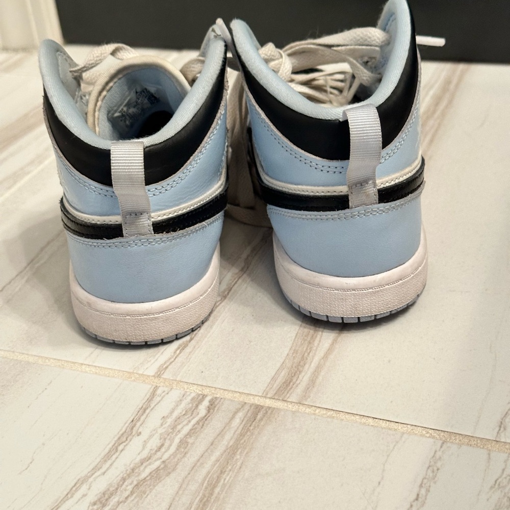 Youth Nike Air Jordan 1 Mid "Ice Blue" Size 2Y - Picture 4 of 7